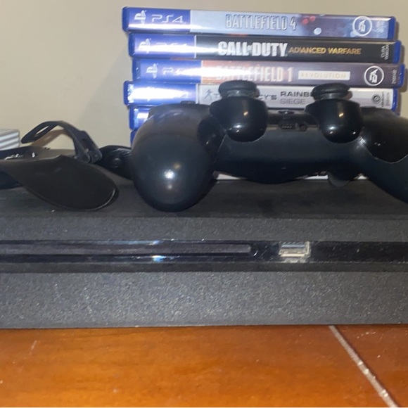 PS4 slim 1tb with strikepack and games